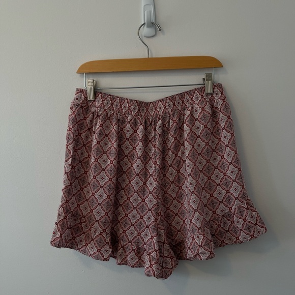 BCBGMAXAZRIA Patterned Shorts - Picture 2 of 5
